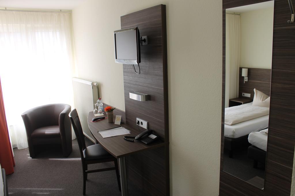 Hotel Weissach Am Neuenbühl Zimmer foto