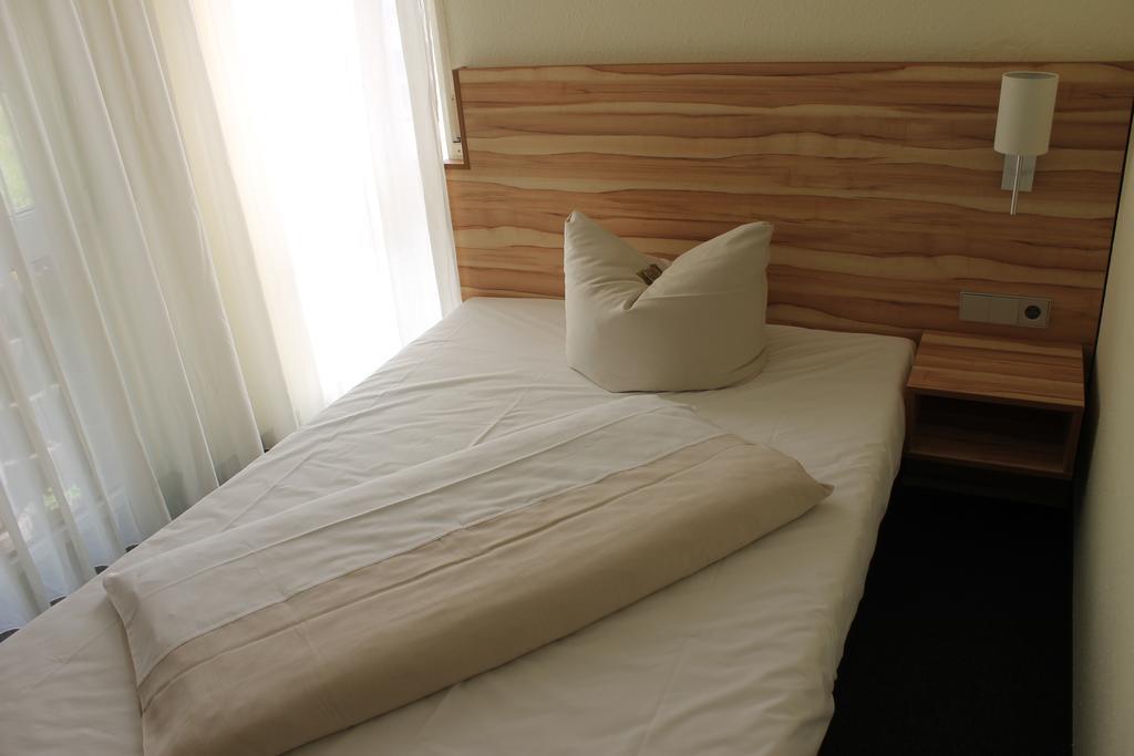 Hotel Weissach Am Neuenbühl Zimmer foto