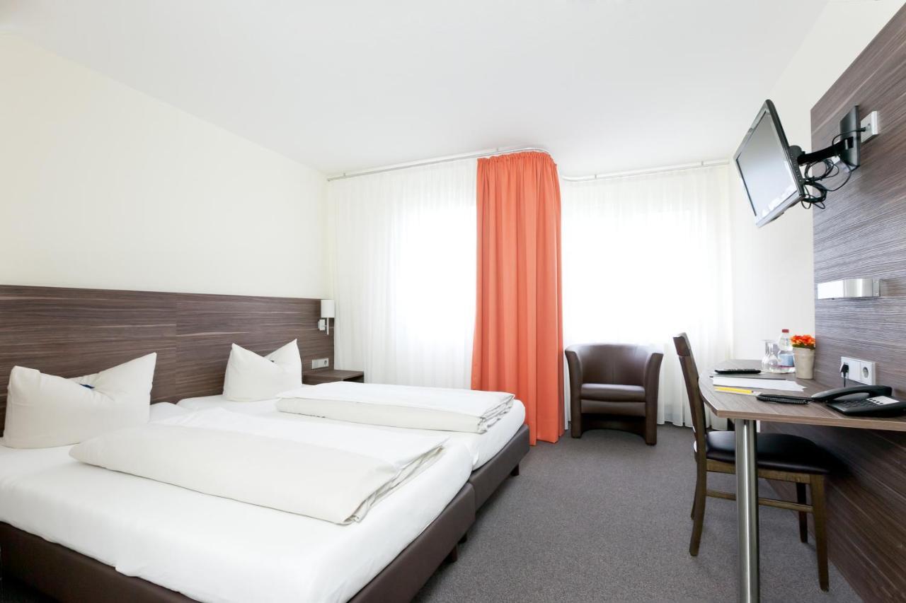 Hotel Weissach Am Neuenbühl Zimmer foto