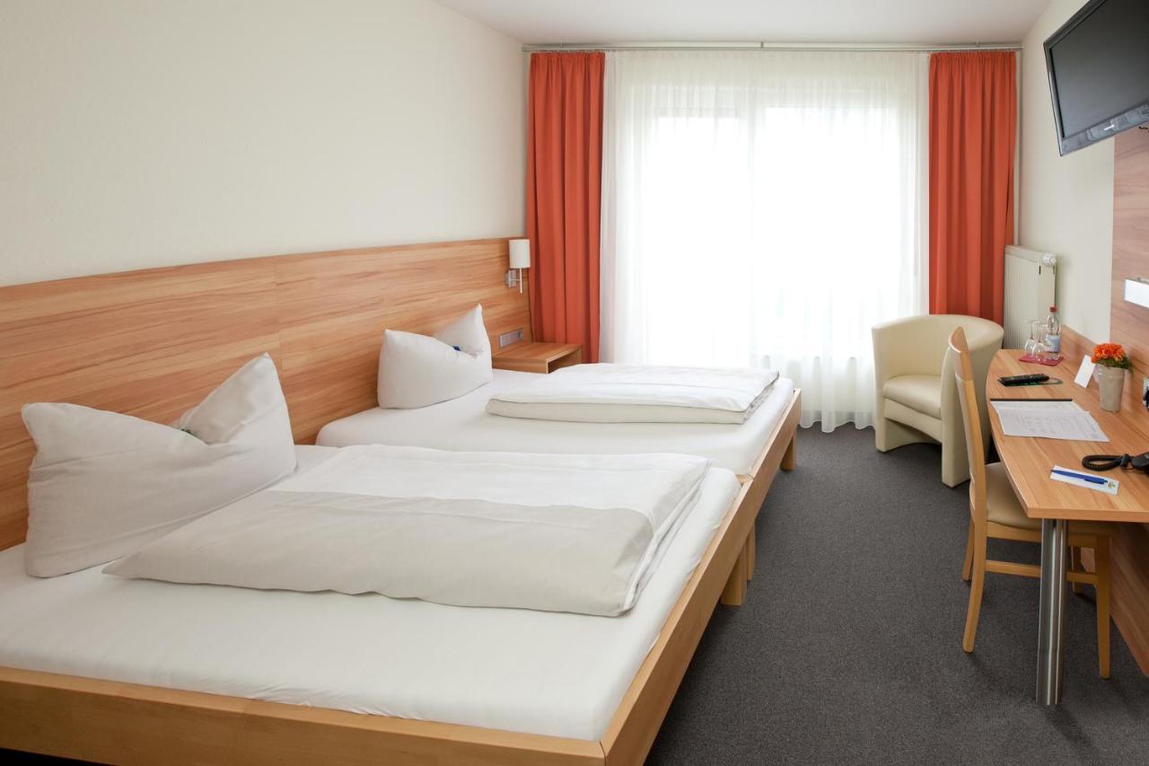 Hotel Weissach Am Neuenbühl Zimmer foto